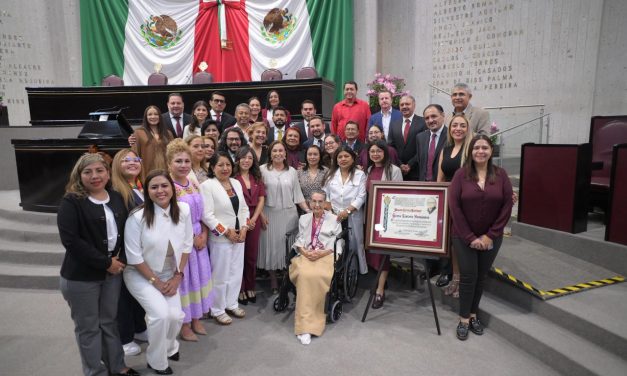 Condecora Congreso del Estado a Gloria Sánchez con la Medalla “Heberto Castillo”