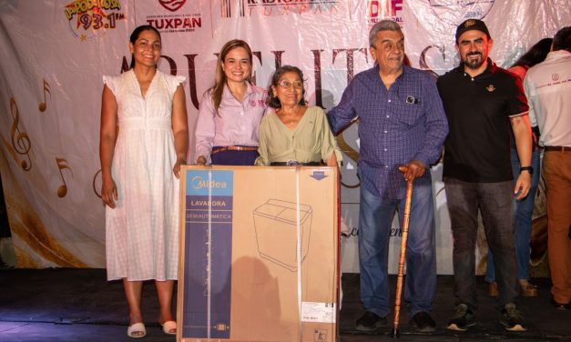 Gobierno Municipal y DIF Tuxpan reconocen y celebran a los adultos mayores con el festejo “Abuelitos a la Pista”
