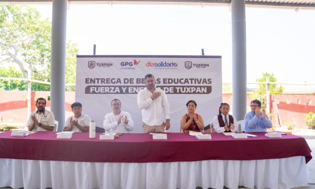 AYUNTAMIENTO DE TUXPAN Y GRUPO NATURGY ENTREGAN 64 BECAS A ESTUDIANTES DE COMUNIDADES