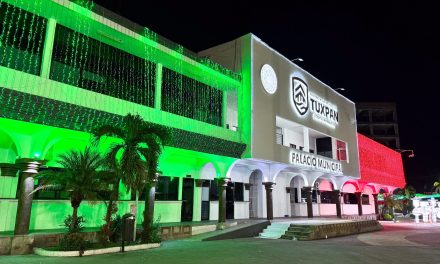 Tuxpan se ilumina de orgullo mexicano