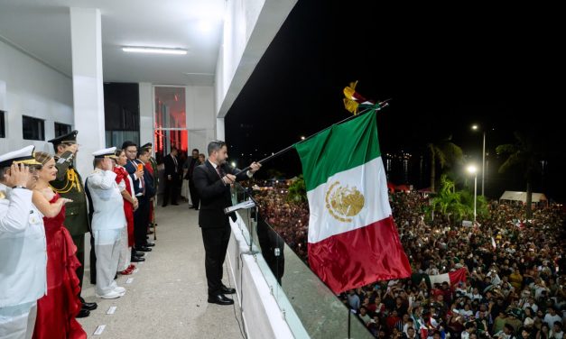 TUXPAN BRILLÓ COMO NUNCA EN NOCHE HISTÓRICA DEL GRITO DE INDEPENDENCIA