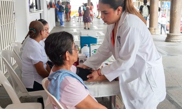 Módulo de vacunación y servicios preventivos de salud en el Ayuntamiento de Tuxpan