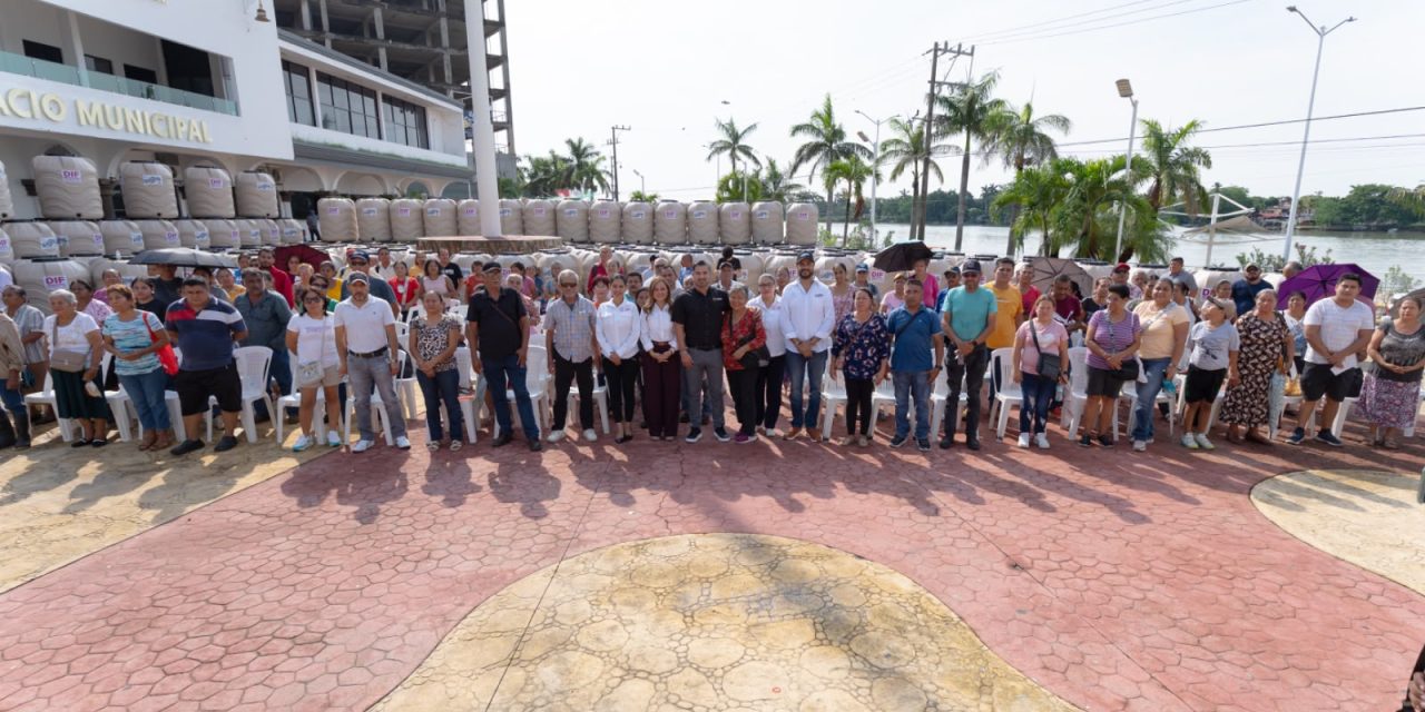 Llega apoyo directo a los hogares con la entrega de 192 tinacos del programa “Tinacos a Bajo Costo”