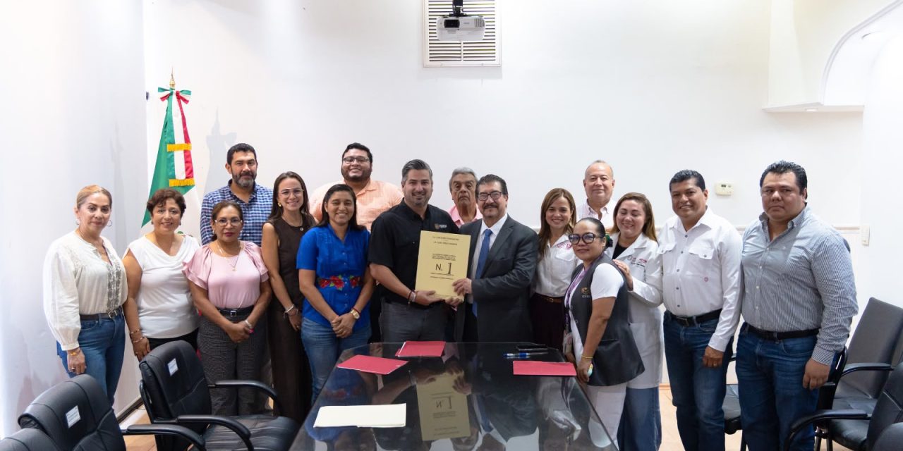 Después de casi ocho décadas, Hospital Civil “Dr. Emilio Alcázar” recibe sus escrituras por parte del Ayuntamiento de Tuxpan