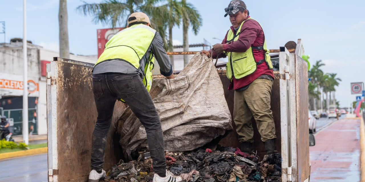 GOBIERNO DE TUXPAN RESPONDE DE MANERA INMEDIATA ANTE INCENDIO EN EL BULEVAR JESÚS REYES HEROLES